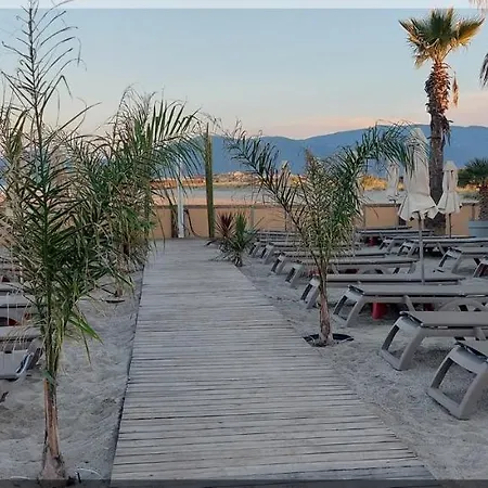 Hameau Du Rivage: Beachside Garden Retreat With Pool And Bikes