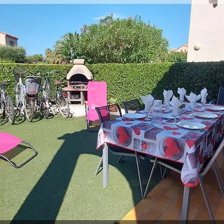Apartment Hameau Du Rivage: Beachside Garden Retreat With Pool And Bikes